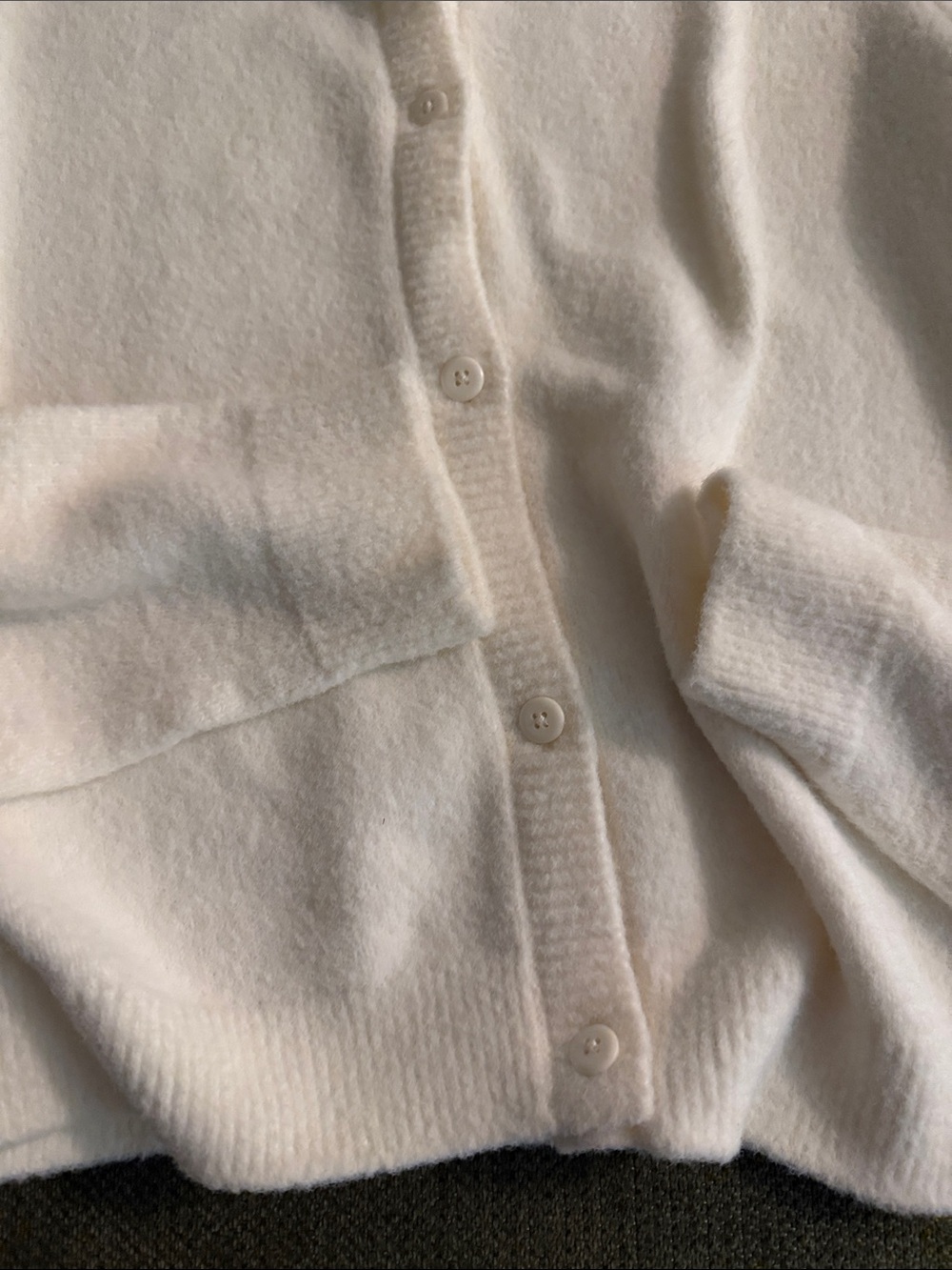LIKE NEW ALO Snuggle Up Sweater Cropped Cardigan, Ivory, size L - Picture 8 of 9
